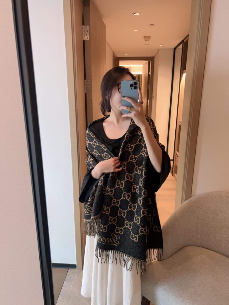 Gucci Gg Jacquard Wool Scarf Black And Beige - Image 3