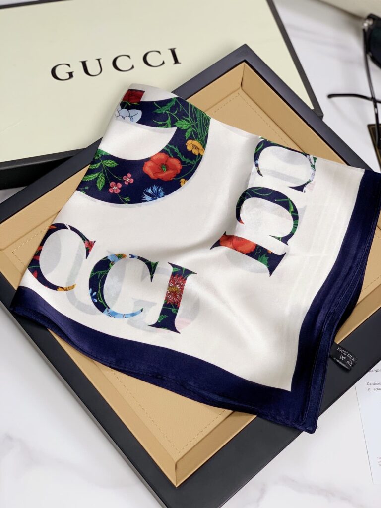 Gucci Flora Gucci Vintage Logo Print Scarf 70Cm Blue - Image 2