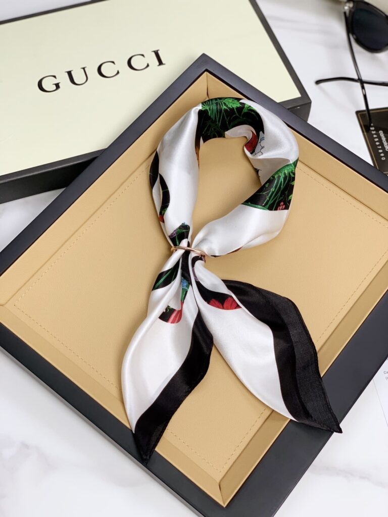 Gucci Flora Gucci Vintage Logo Print Scarf 70Cm Black - Image 4