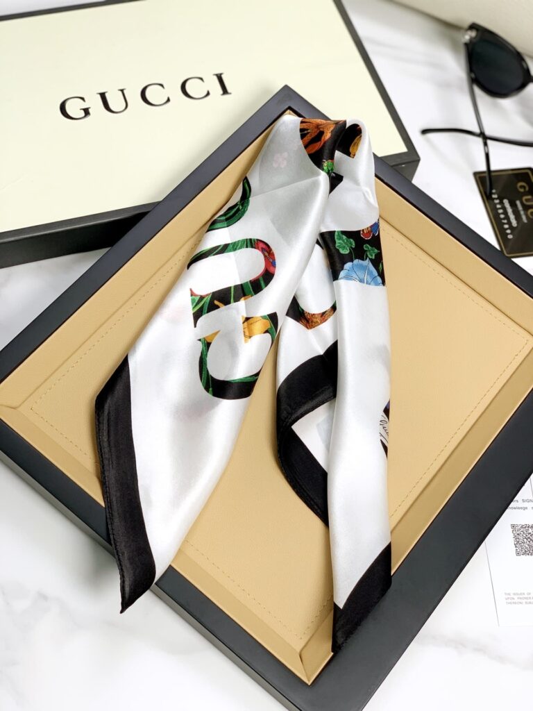 Gucci Flora Gucci Vintage Logo Print Scarf 70Cm Black - Image 5