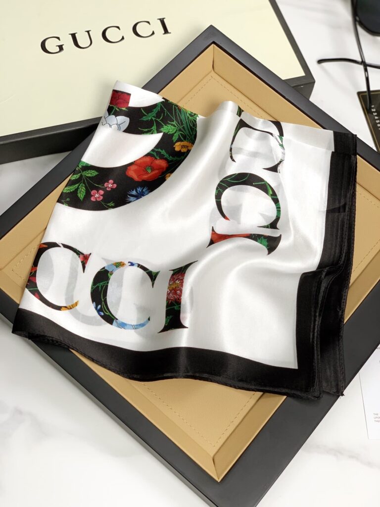 Gucci Flora Gucci Vintage Logo Print Scarf 70Cm Black - Image 3