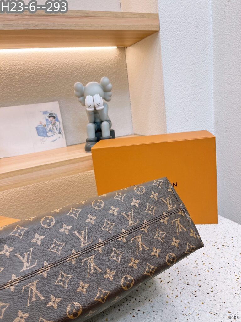 Louis Vuitton Graceful Bag Monogram Canvas Cream 35Cm - Image 6