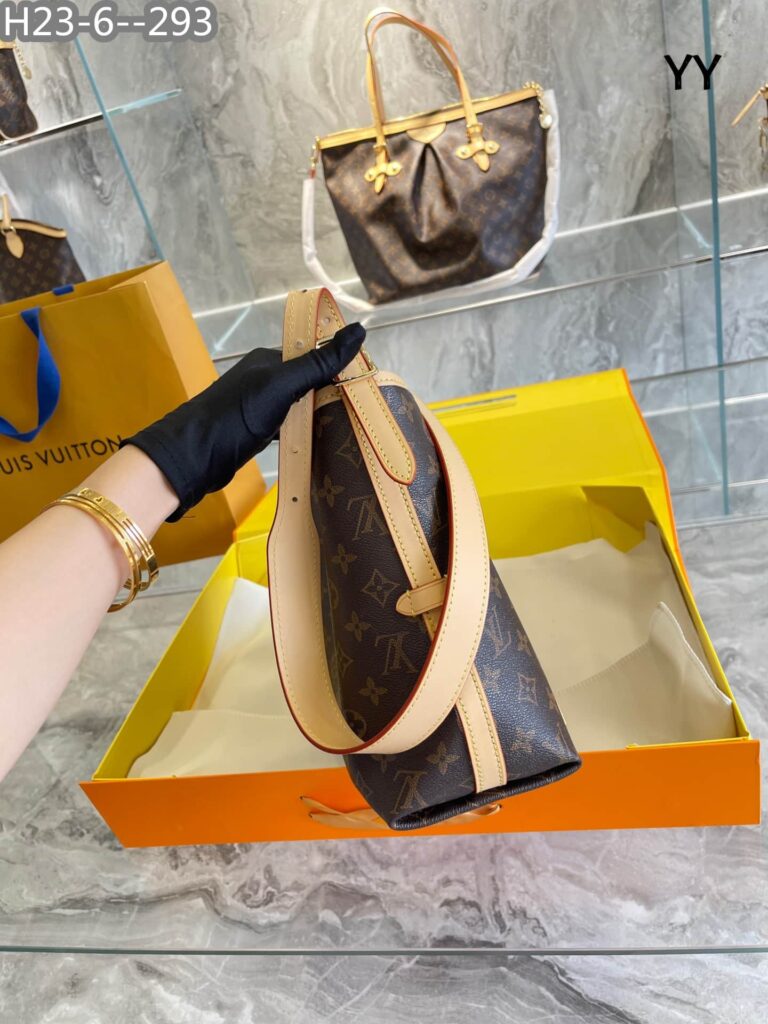 Louis Vuitton Carryall Mm Monogram 30Cm - Image 7