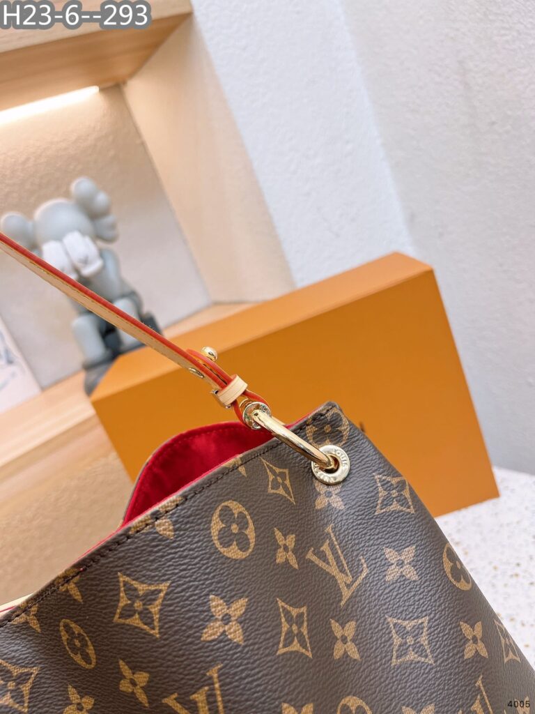 Louis Vuitton Graceful Bag Monogram Canvas Cream 35Cm - Image 7