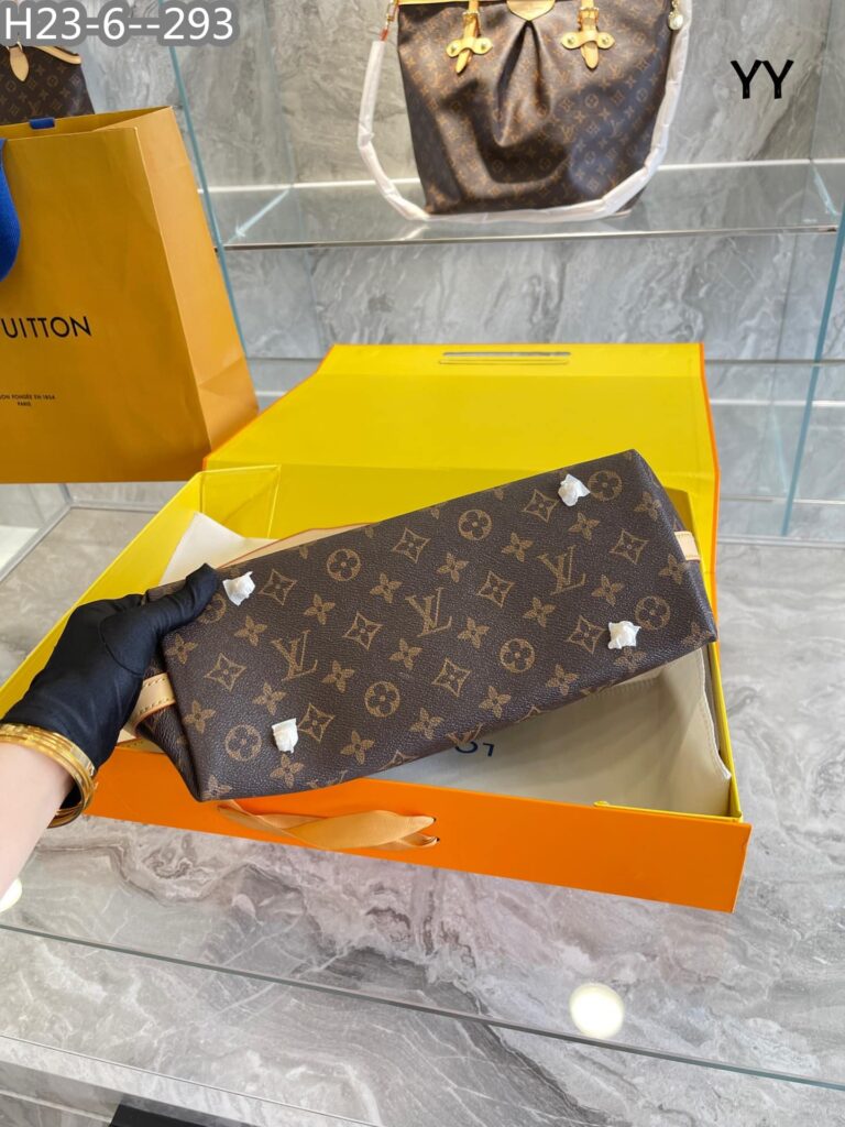 Louis Vuitton Carryall Mm Monogram 30Cm - Image 8