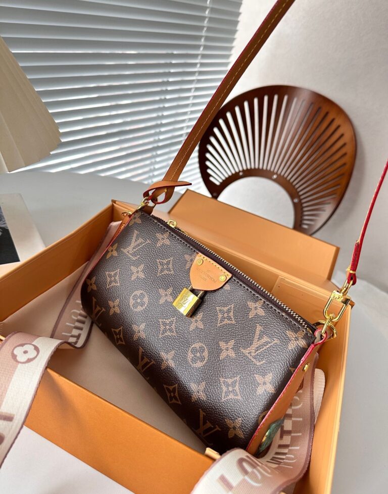 Louis Vuitton Pochette Tirette Monogram Canvas 23Cm M47123 - Image 2