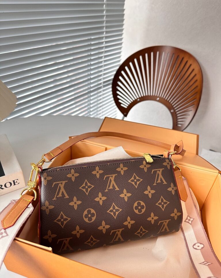 Louis Vuitton Pochette Tirette Monogram Canvas 23Cm M47123 - Image 6