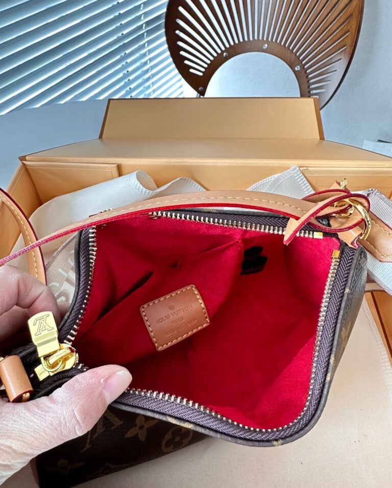 Louis Vuitton Pochette Tirette Monogram Canvas 23Cm M47123 - Image 10