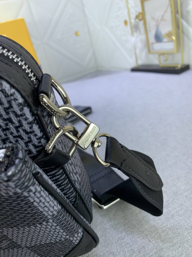 Louis Vuitton Trio Messenger Bag Damier Canvas Black 25Cm N50017 - Image 4