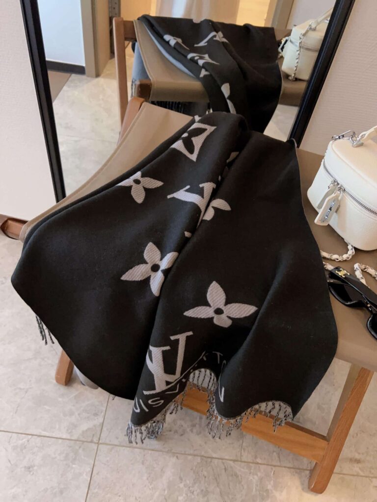 Louis Vuitton Reykjavik Scarf Black M71040 - Image 2