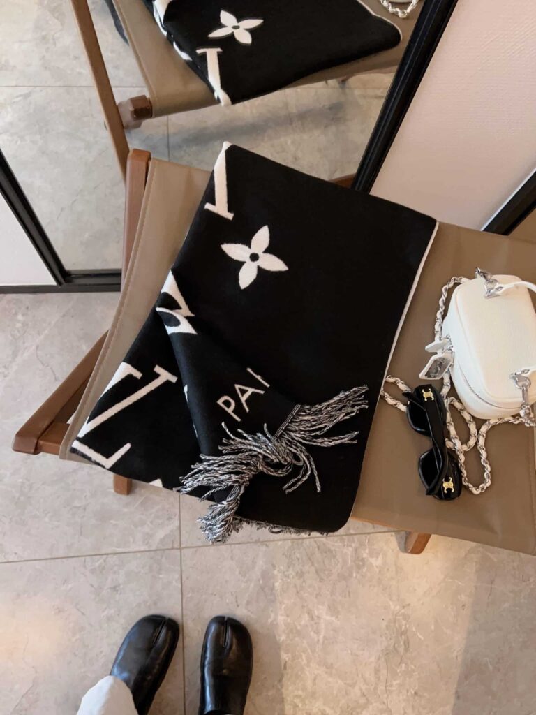 Louis Vuitton Reykjavik Scarf Black M71040 - Image 3