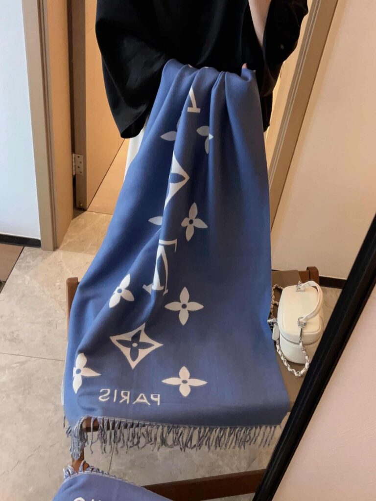 Louis Vuitton Reykjavik Scarf Blue M77374 - Image 2