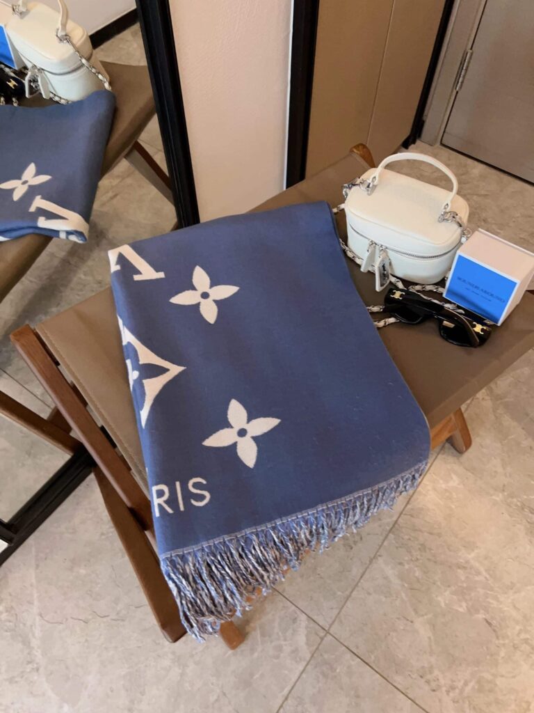 Louis Vuitton Reykjavik Scarf Blue M77374 - Image 3