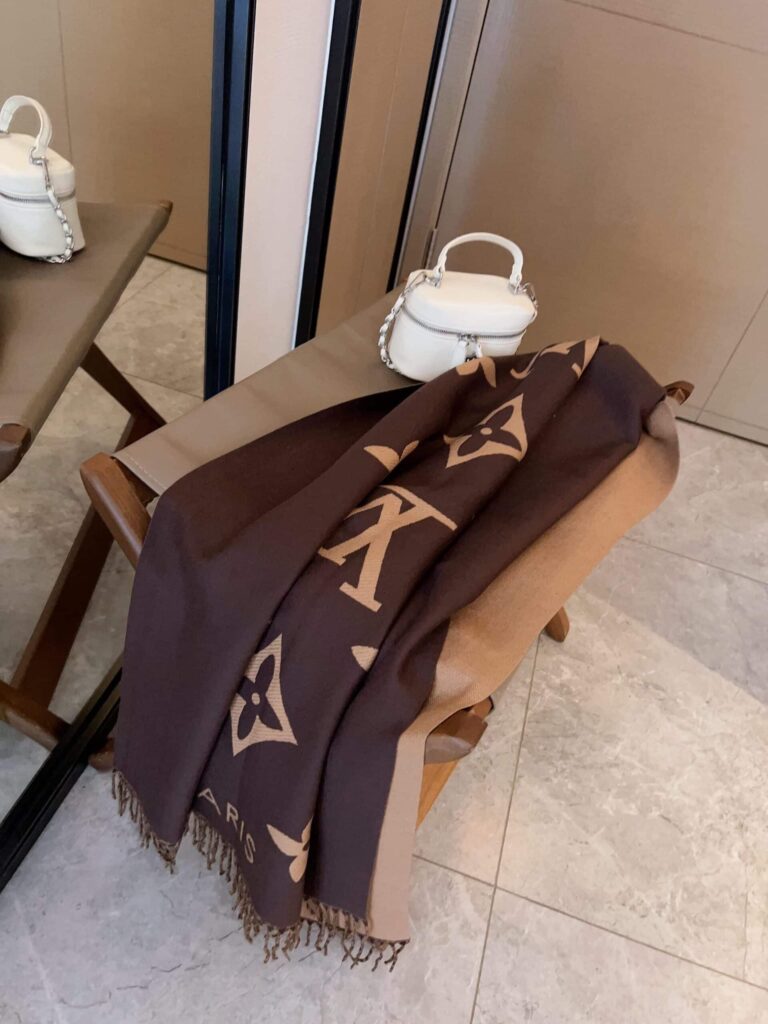 Louis Vuitton Reykjavik Scarf Dark Brown M78125 - Image 2