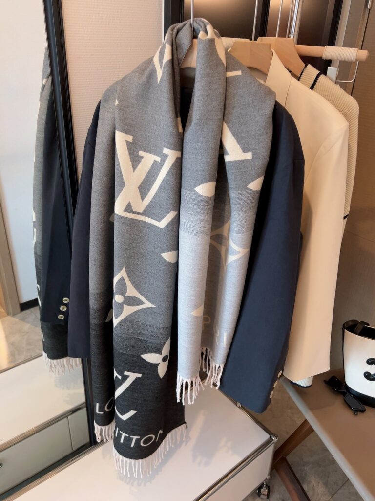 Louis Vuitton Reykjavik Gradient Scarf Black M76336 - Image 2