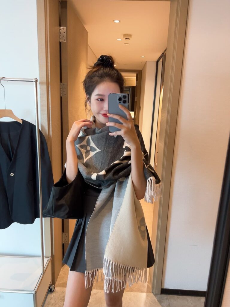 Louis Vuitton Reykjavik Gradient Scarf Black M76336 - Image 3