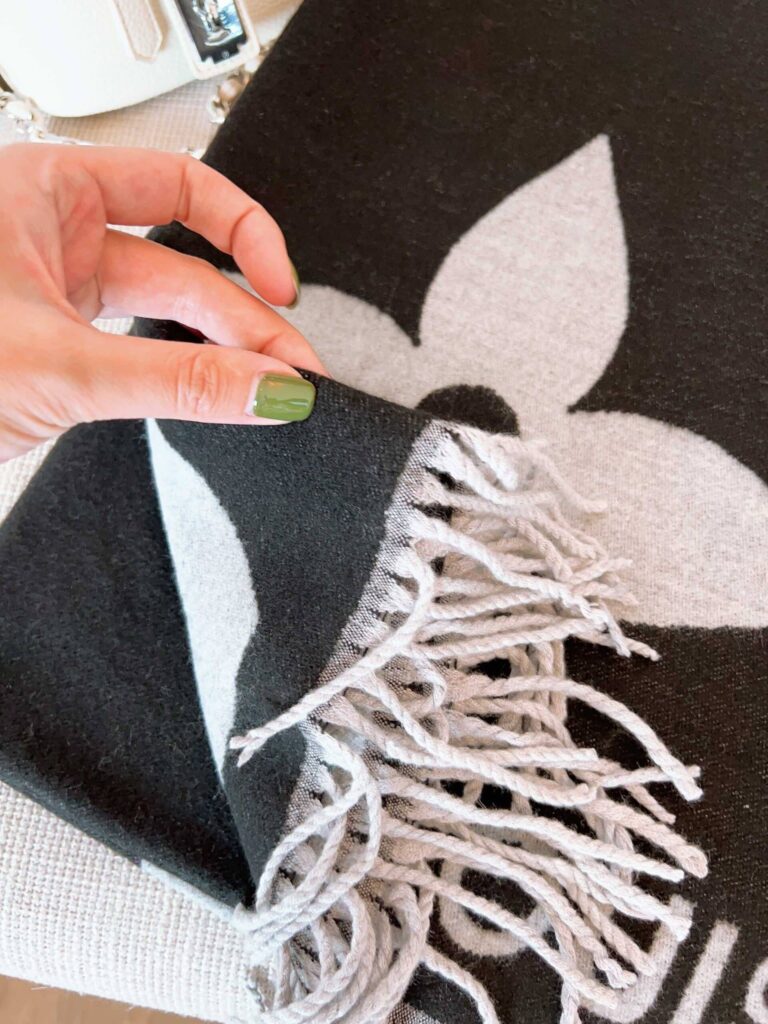 Louis Vuitton Ultimate Shine Scarf Black 180Cm - Image 2