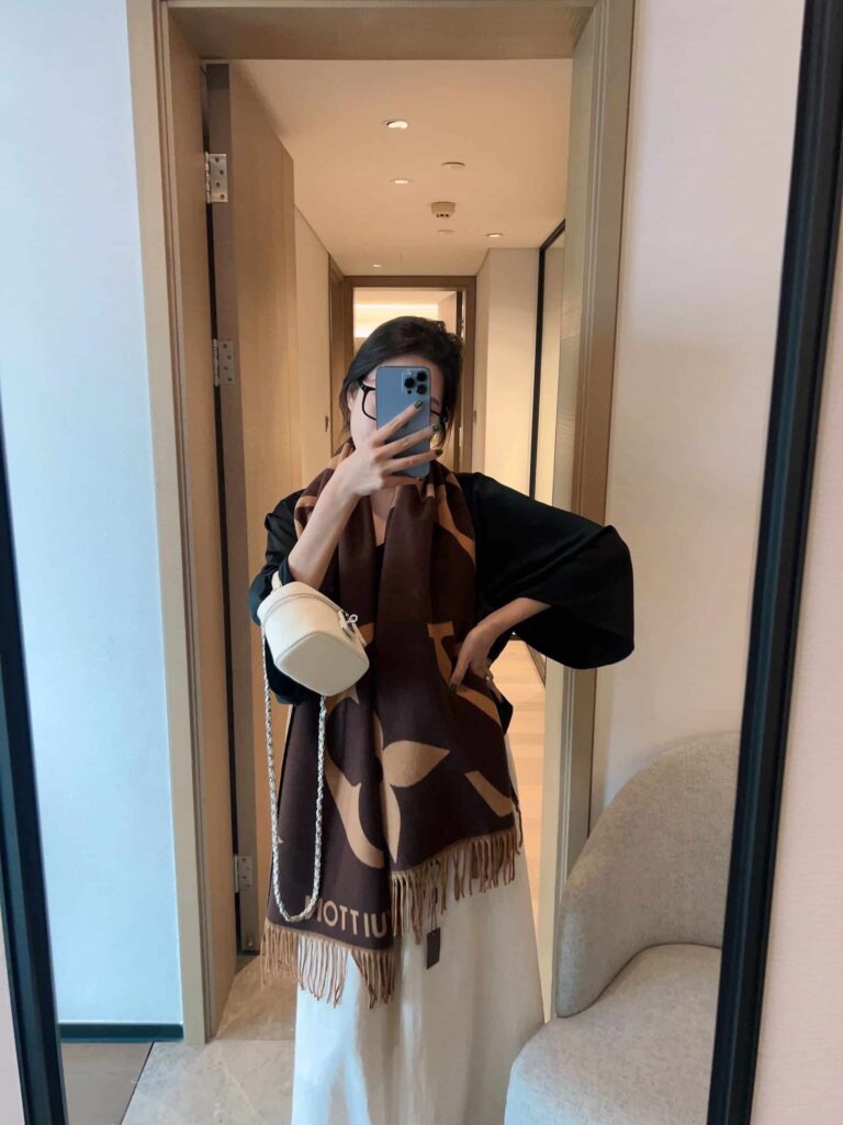 Louis Vuitton Ultimate Shine Scarf Brown 180Cm - Image 3