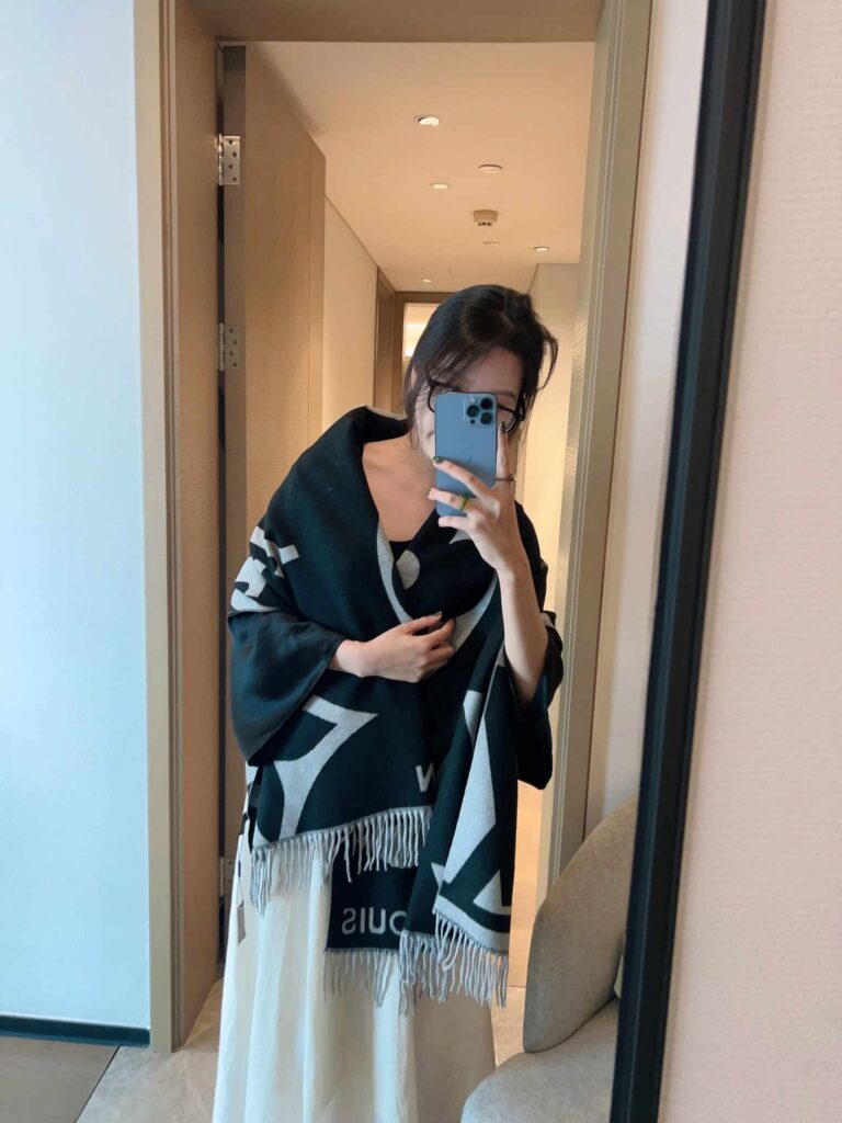 Louis Vuitton Ultimate Shine Scarf Black 180Cm - Image 5