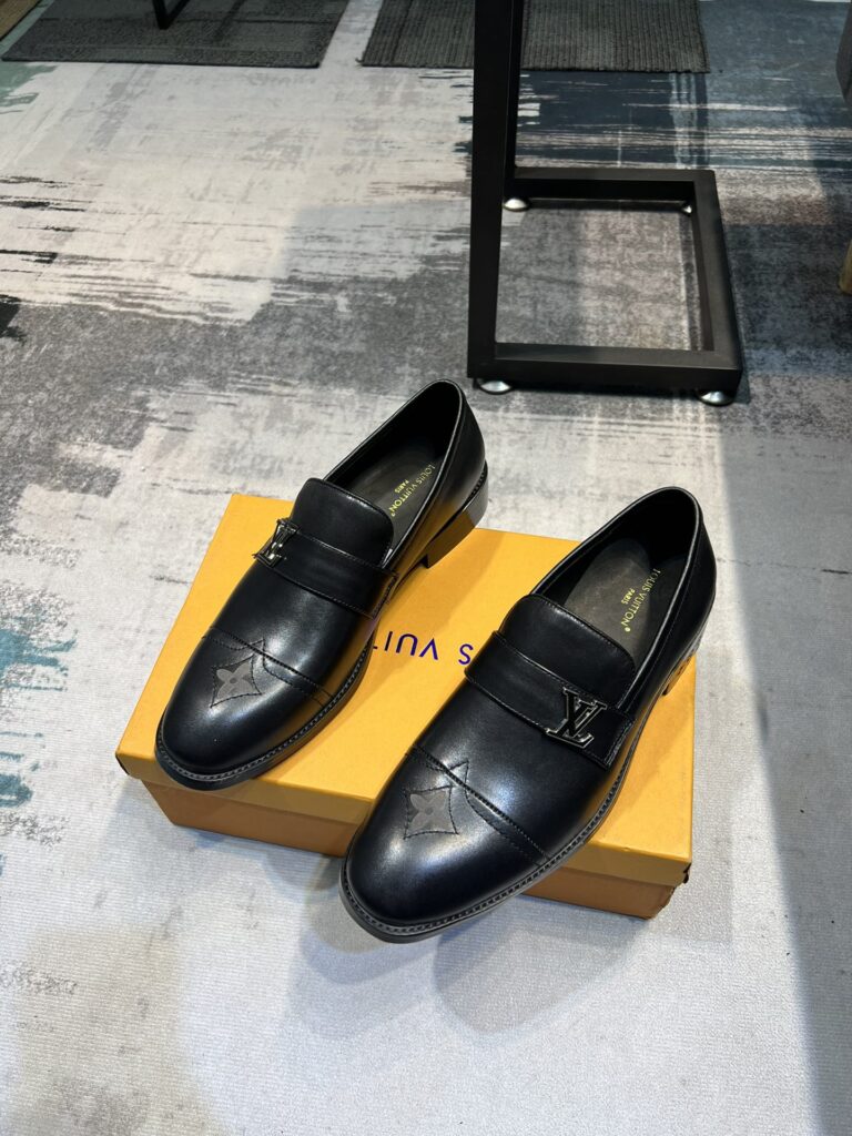 Louis Vuitton Loafers Black - Image 3