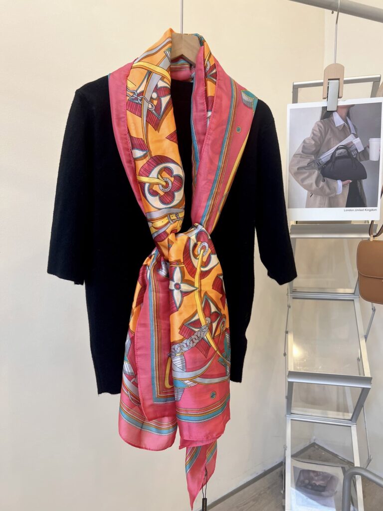 Louis Vuitton Monogram Lv Partern Pink 90Cm - Image 3