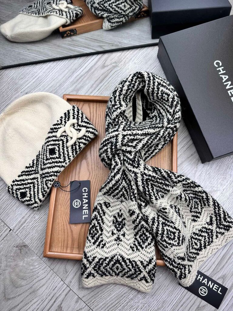 Chanel Beanie Hat And Scarf Wool Set - Image 2