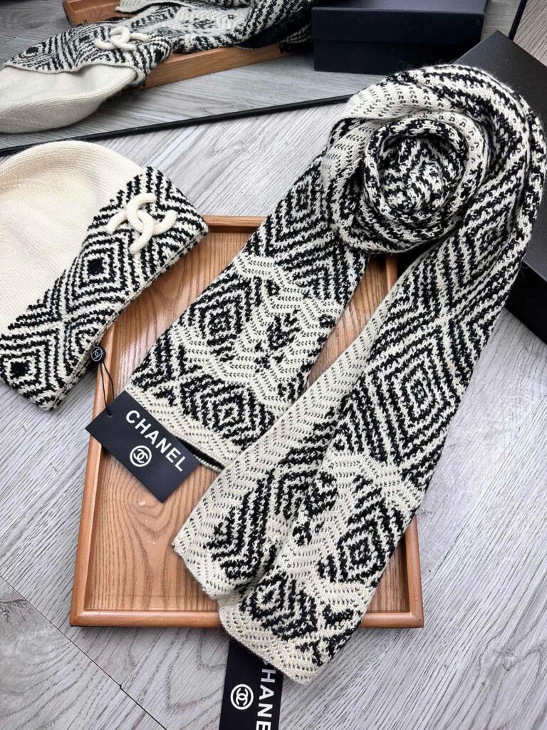 Chanel Beanie Hat And Scarf Wool Set - Image 3