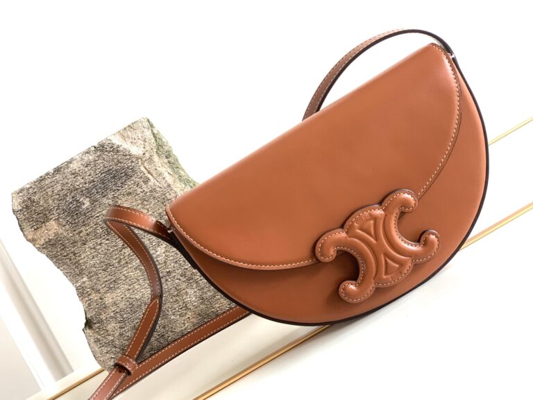 Celine Besace Cuir Triomphe In Smooth Calfskin Tan 111233Du304Lu - Image 10