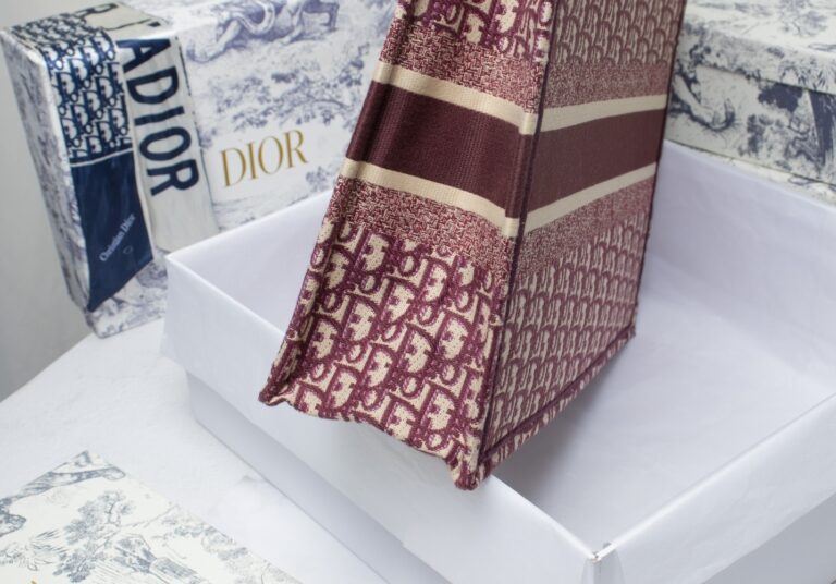 Dior Large Book Tote Dior Oblique Embroidery Red 42Cm - Image 9