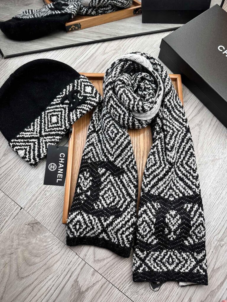 Chanel Beanie Hat And Scarf Black Wool Set - Image 2