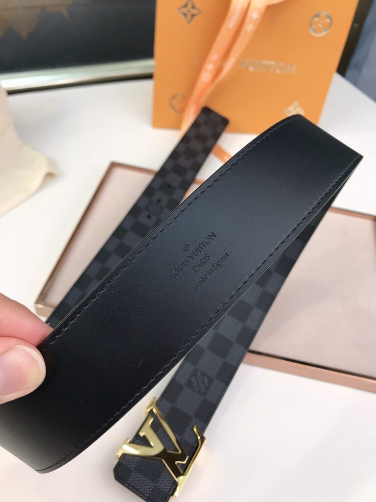 Louis Vuitton Lv Ceinture Initiales Reversible Gold 4Cm - Image 2