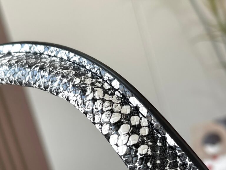 Louis Vuitton Capucines Medium Pink M95508 - Image 3