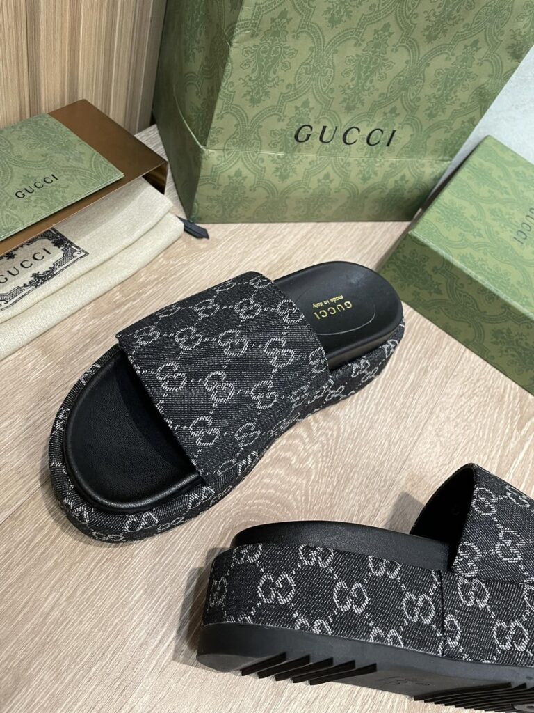 Gucci Women's Platform Slide Sandal Black 623212 - Image 8