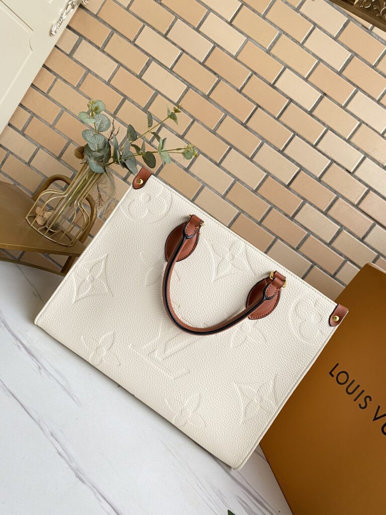 Louis Vuitton Onthego Mm White Bag 35Cm M44558 - Image 5