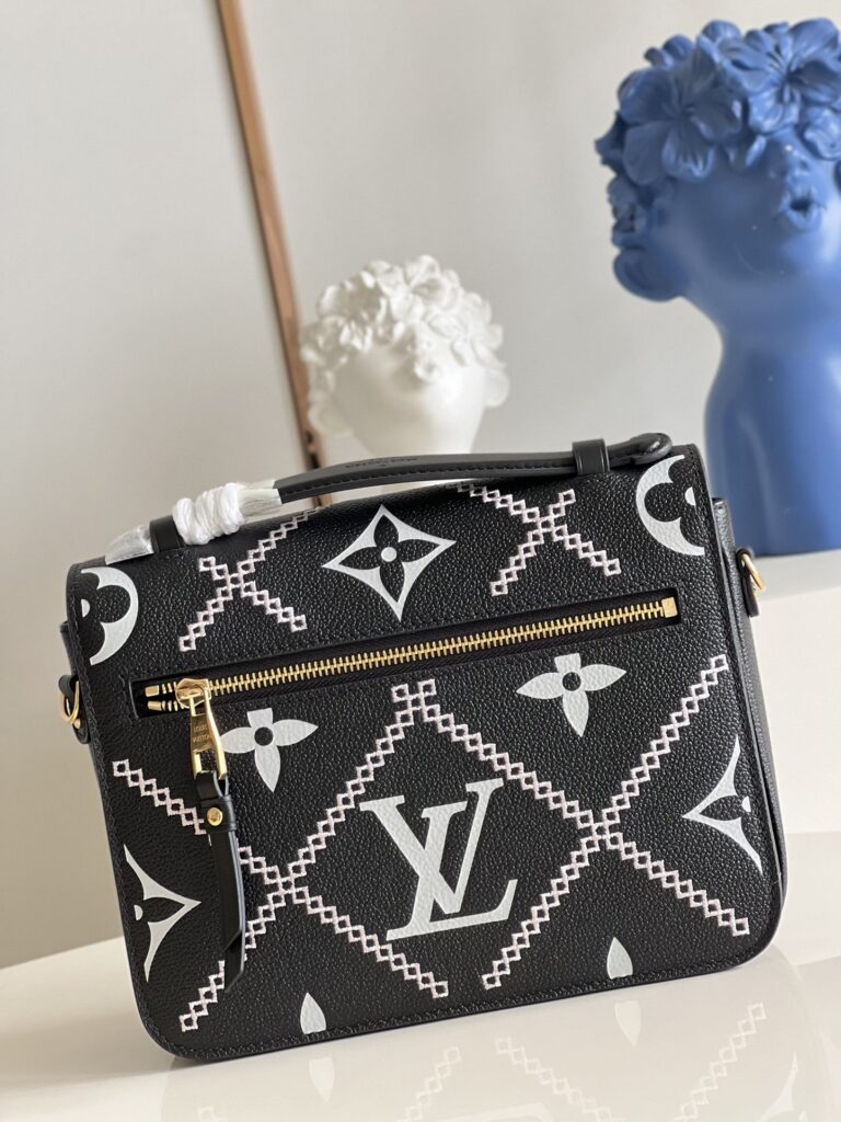 Louis Vuitton Pochette Métis 25Cm Black M46028 - Image 3