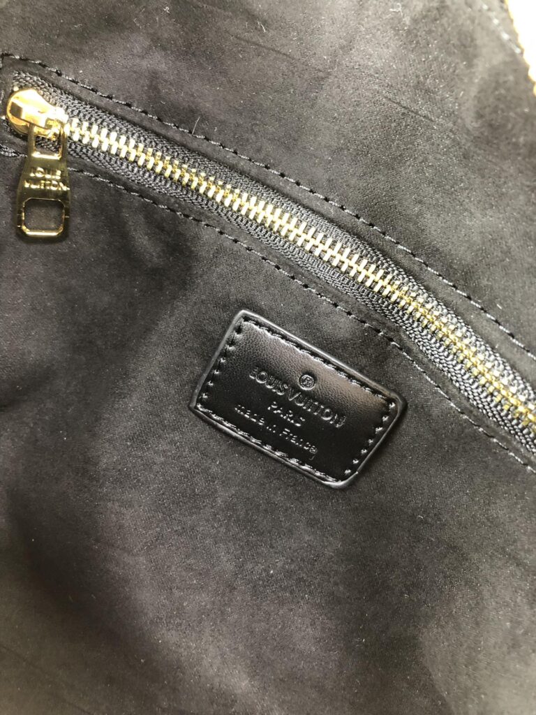 Louis Vuitton Saintong Monogram Canvas Black 22Cm M43555 - Image 2