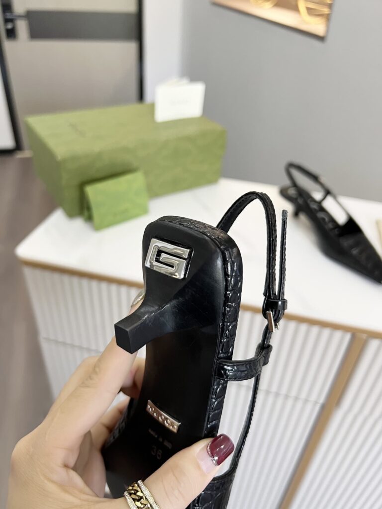 Gucci Women's Crocodile Print Pump Black 674666 Ukq00 1000 - Image 8