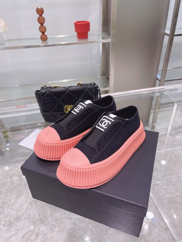 Chanel Cc Cap Toe Sneaker Black And Pink - Image 3