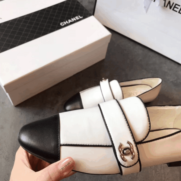 Chanel Leather Cc Cap Toe Slip On Loafers White - Image 4