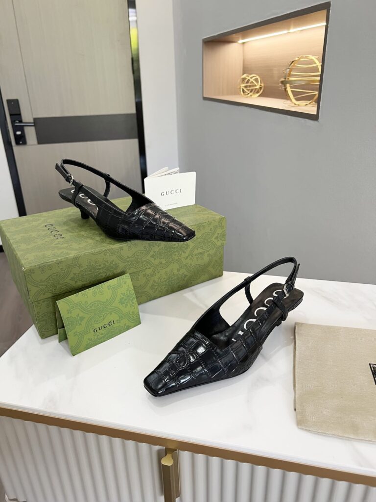 Gucci Women's Crocodile Print Pump Black 674666 Ukq00 1000 - Image 7