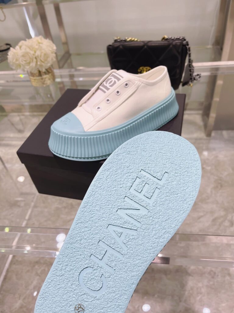 Chanel Cc Cap Toe Sneaker White And Blue - Image 5