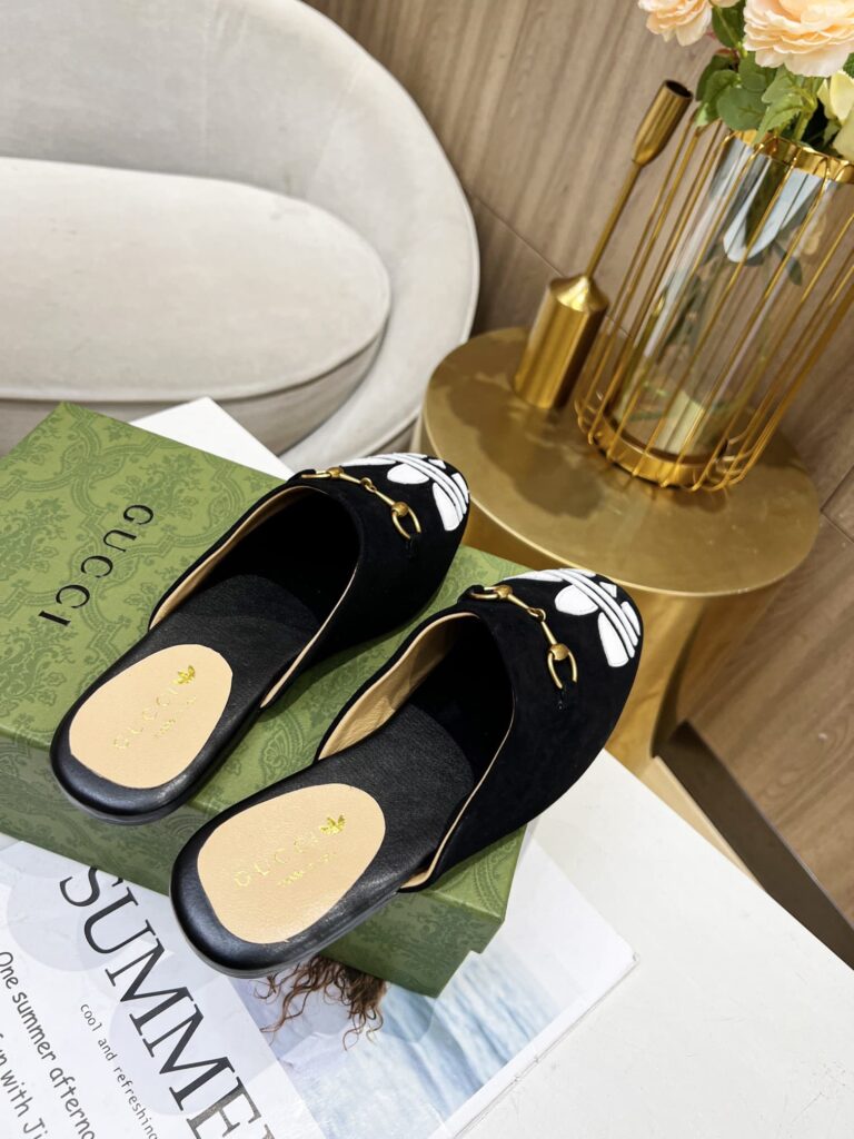 Gucci X Adidas Women'S Trefoil Slipper Suede Black 702211De8X01060 - Image 2
