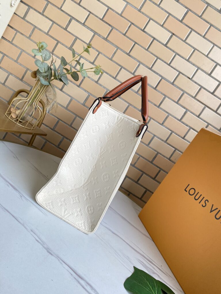 Louis Vuitton Onthego Mm White Bag 35Cm M44558 - Image 6