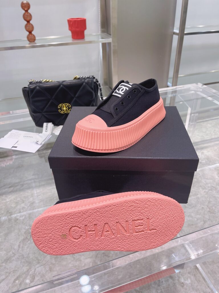 Chanel Cc Cap Toe Sneaker Black And Pink - Image 5