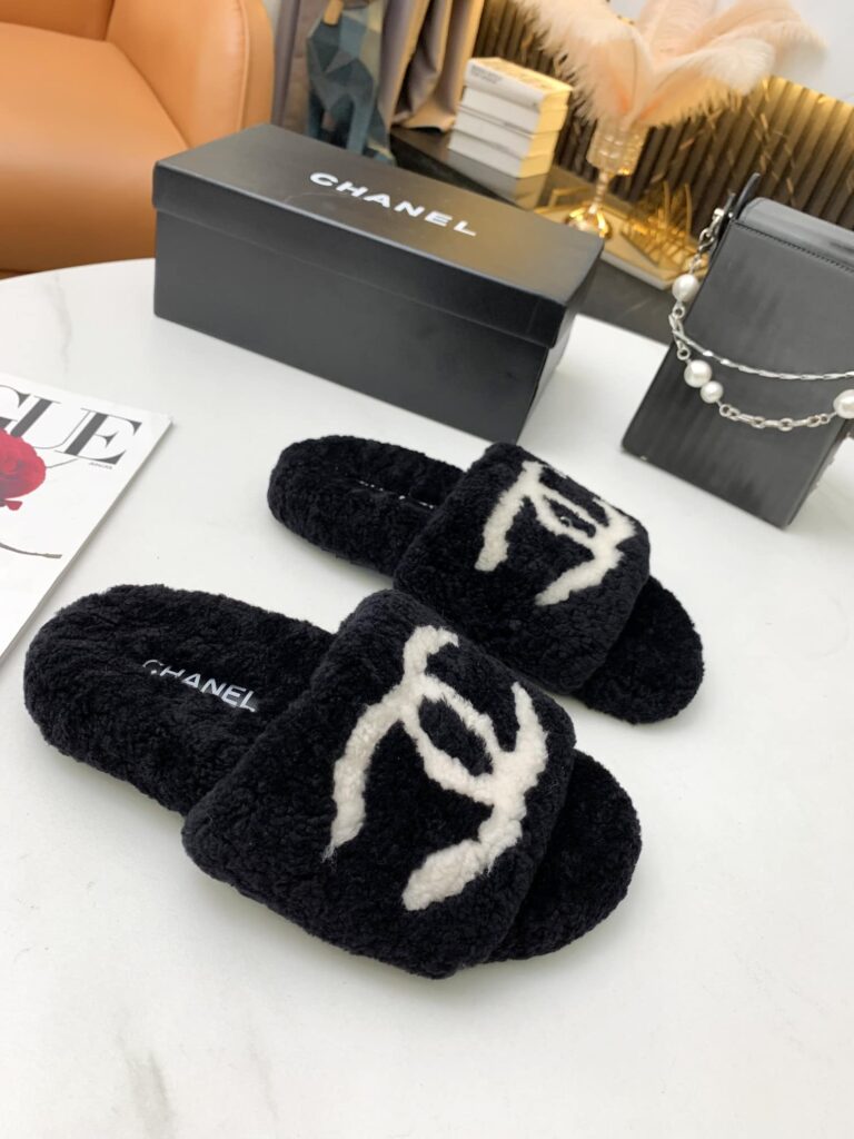Chanel Cc Shearling Slippers Black - Image 5