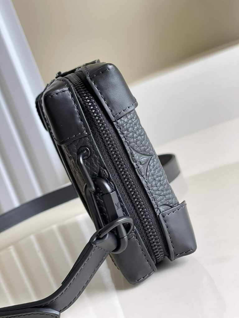 Louis Vuitton Gusseted Card Holder Black M80878 - Image 4