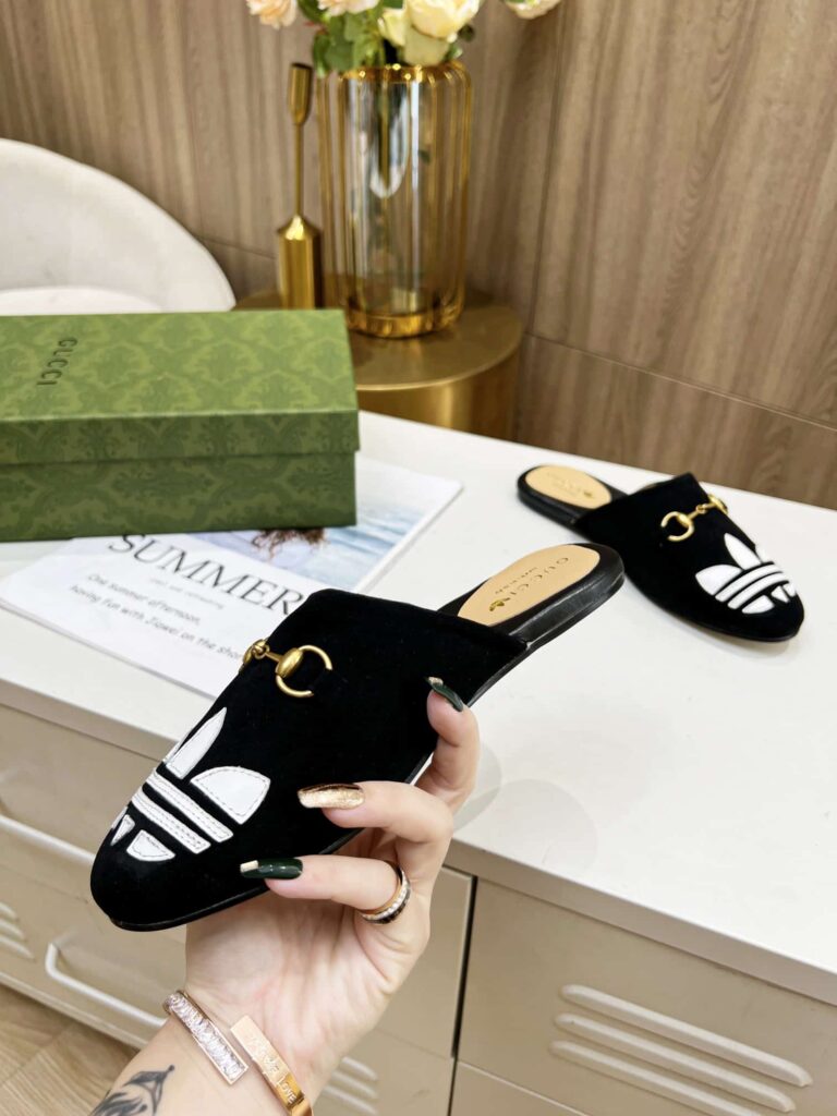 Gucci X Adidas Women'S Trefoil Slipper Suede Black 702211De8X01060 - Image 4