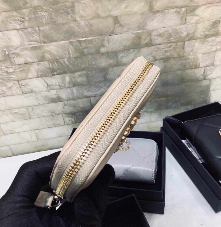 Chanel 19 Card Holder With Zipper Leather Cream Wallet - Image 3