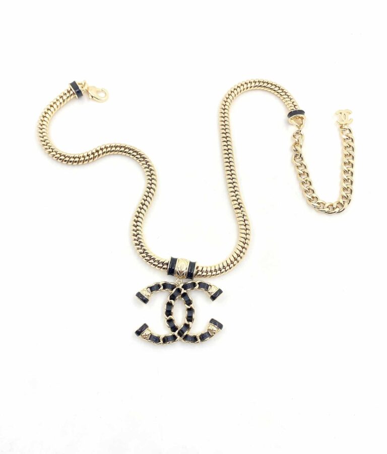 Chanel Women'S Lambskin And Gold Metal Cc Necklace - Image 4