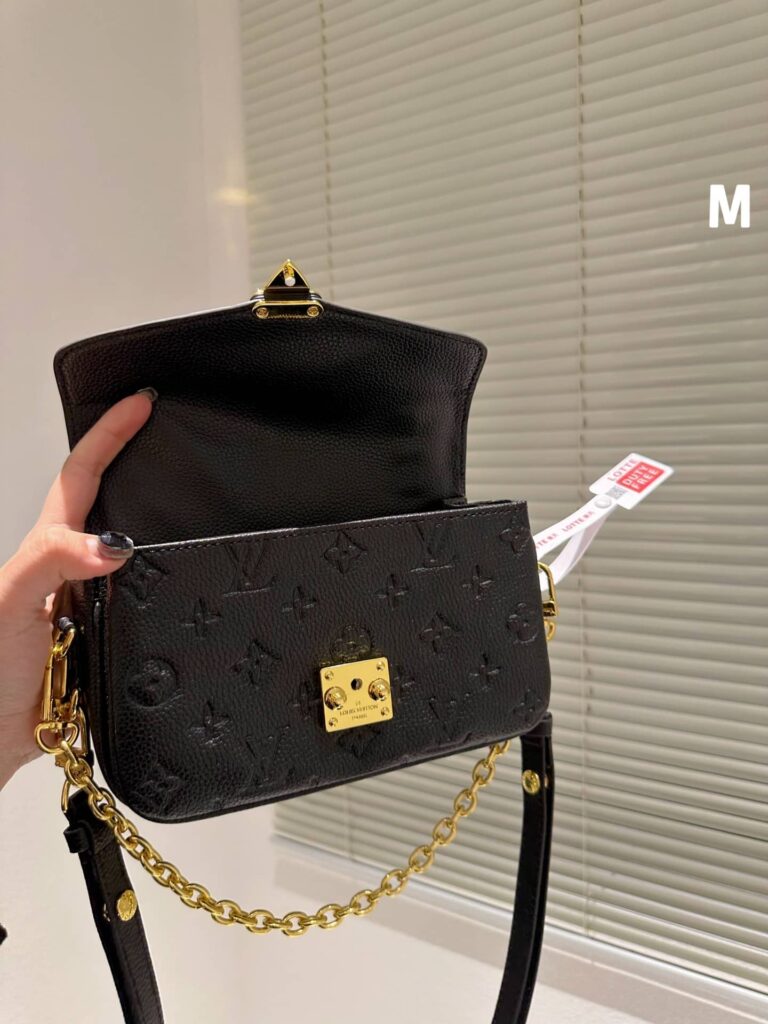 Louis Vuitton Micro Métis Black With Gold Chain 22Cm M41487 - Image 4